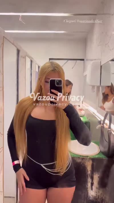 Dançando de fio dental