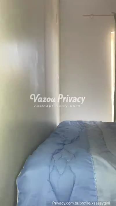 Empinando a bunda pra câmera — Xsassy Girll