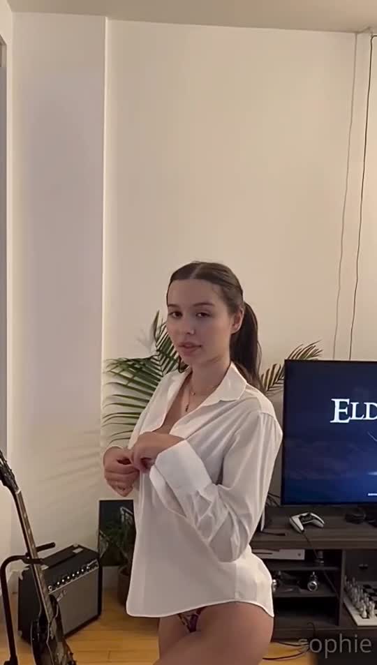 Se tocando embaixo do lençol — Sophie Mudd