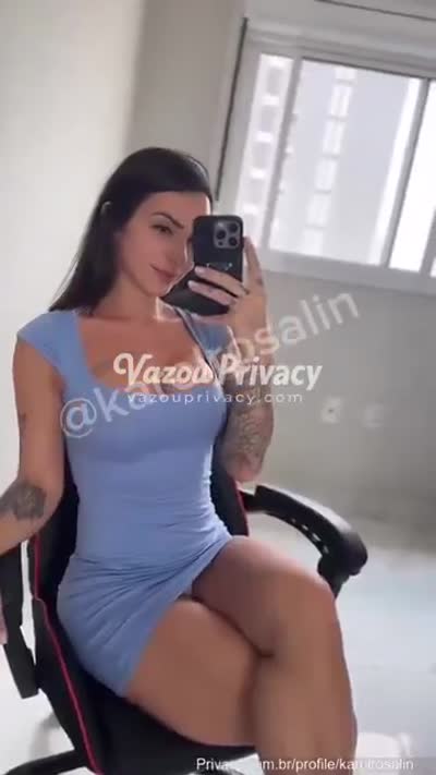 Vazou: Karoline Rosalin toda molhada no banho