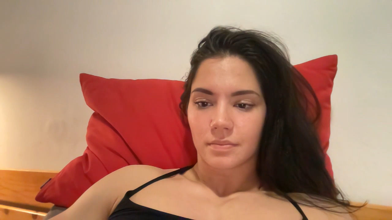Cena exclusiva de Vladislava Galagan no chuveiro se ensaboando
