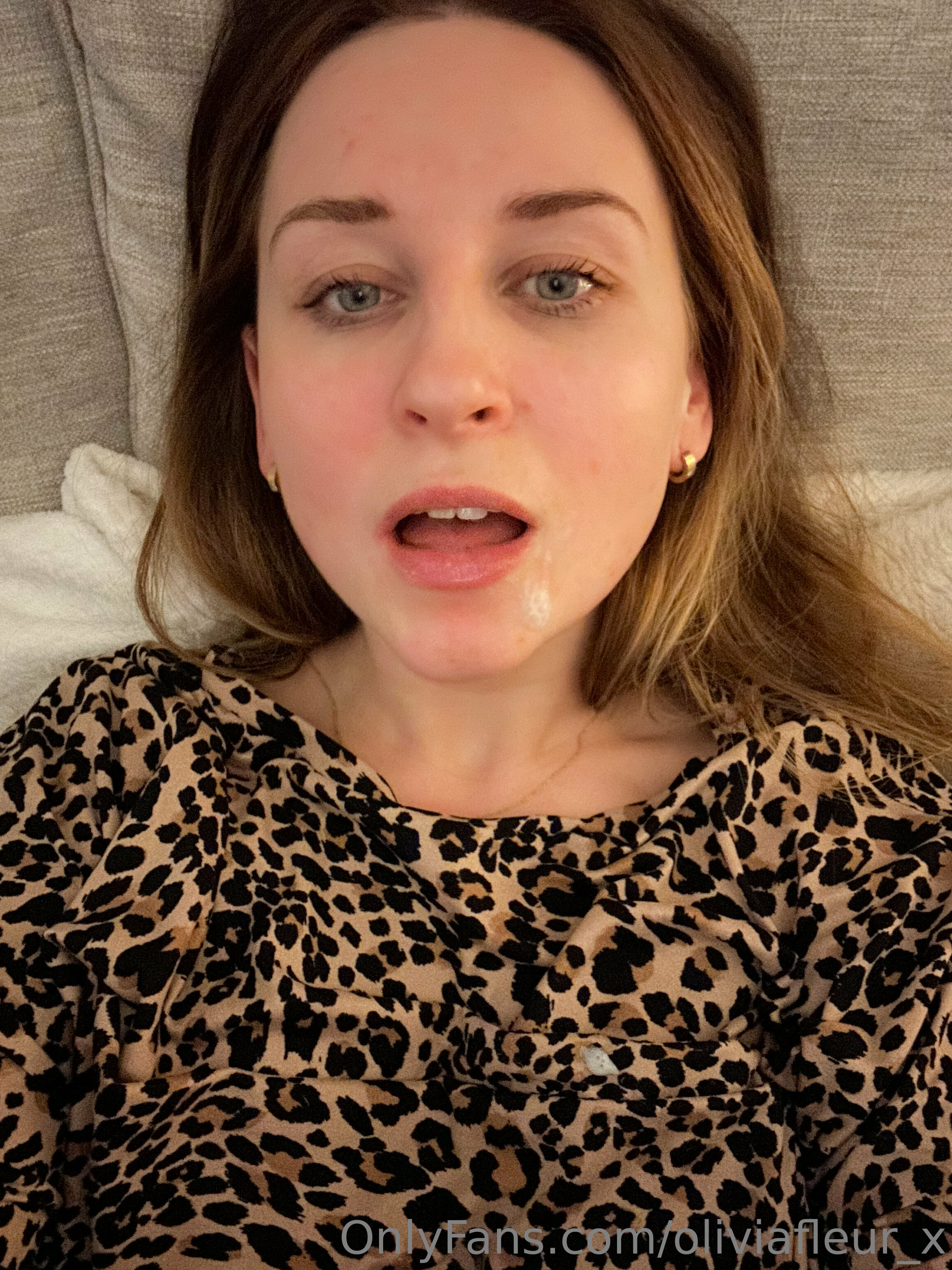 Olivia Fleur Asmr gostosa, de biquíni fio-dental na piscina
