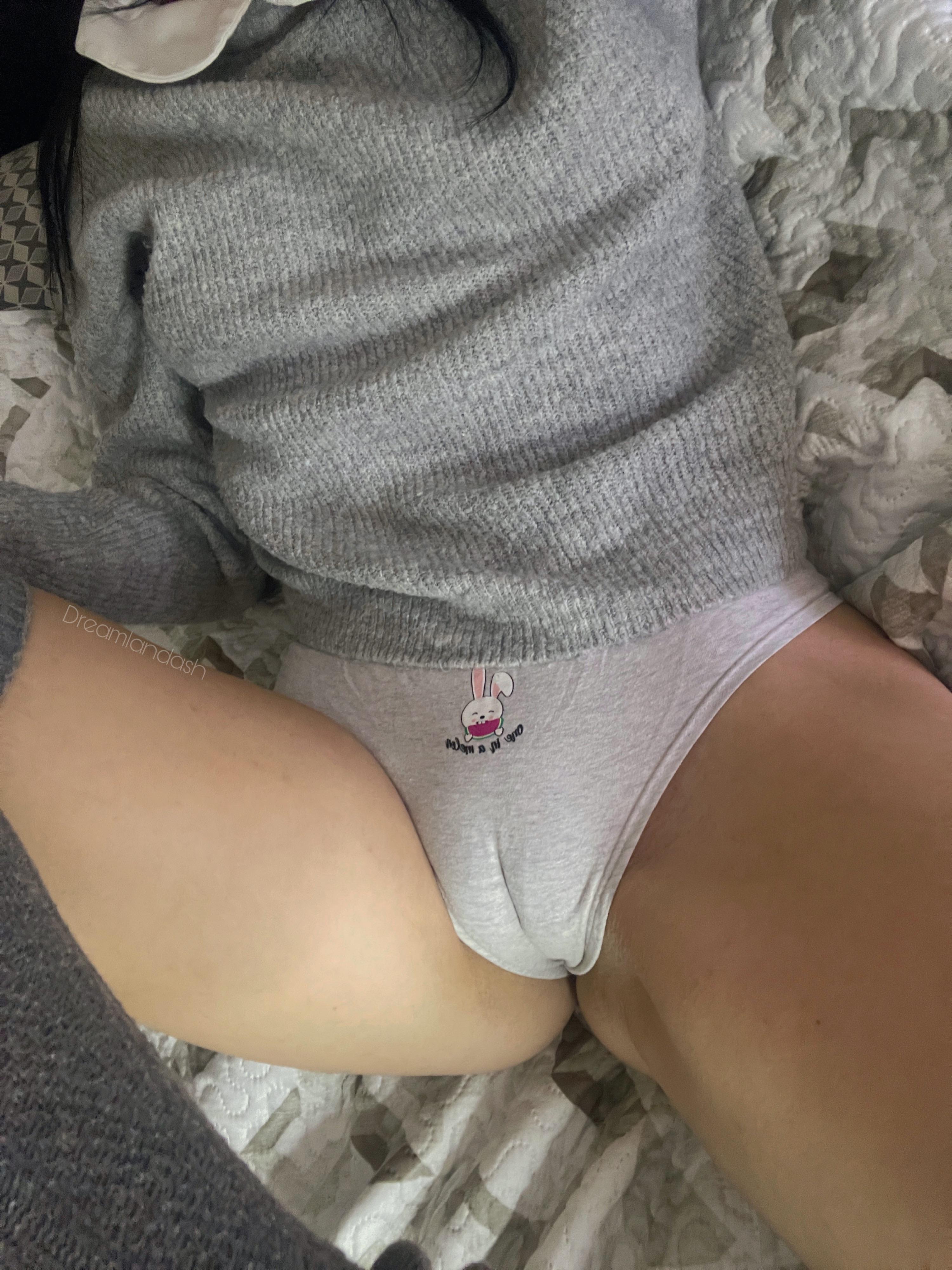 Conteúdo raro de Dreamlandash tirando a roupa bem devagar