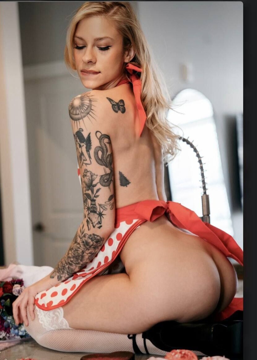 Conteúdo raro de Andie Case de lingerie preta na cama