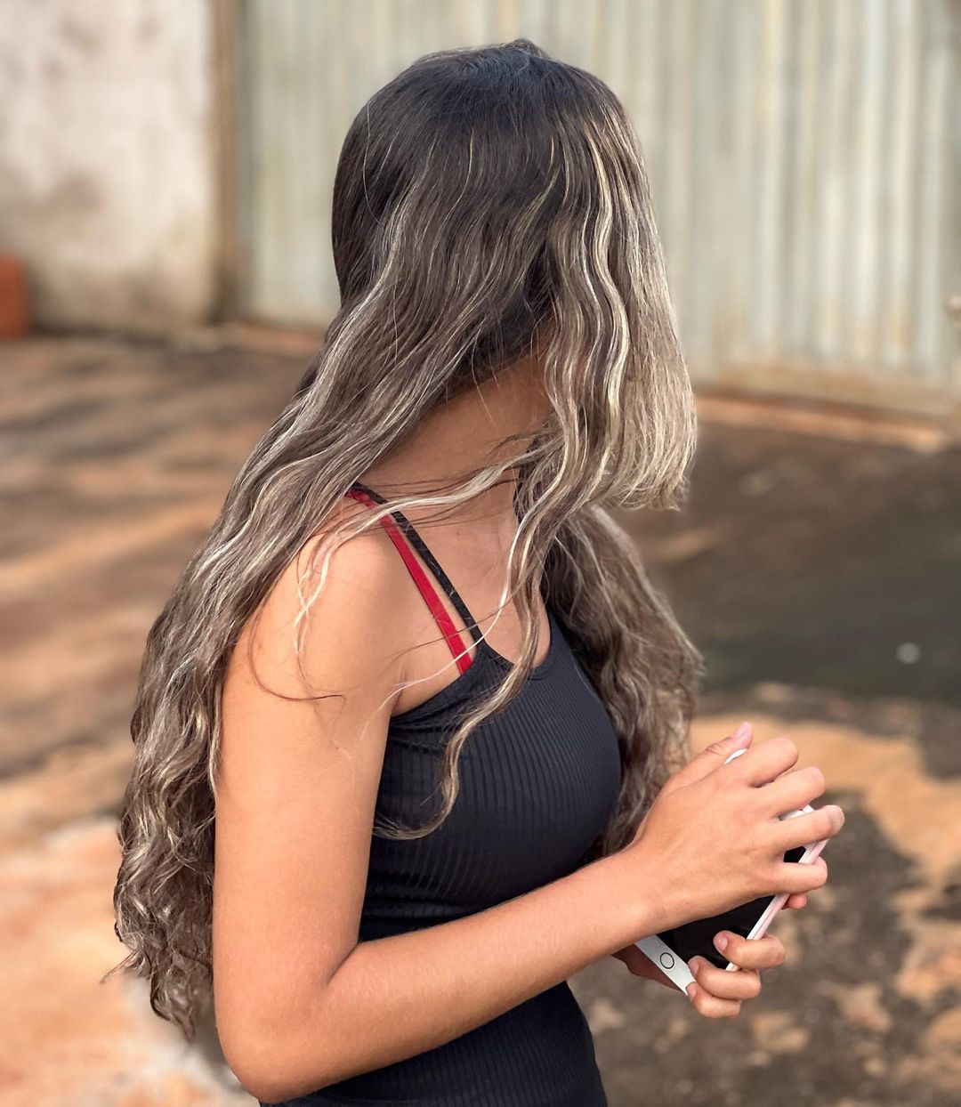 Jhennifer Rodriguess safada provocando de quatro no chão