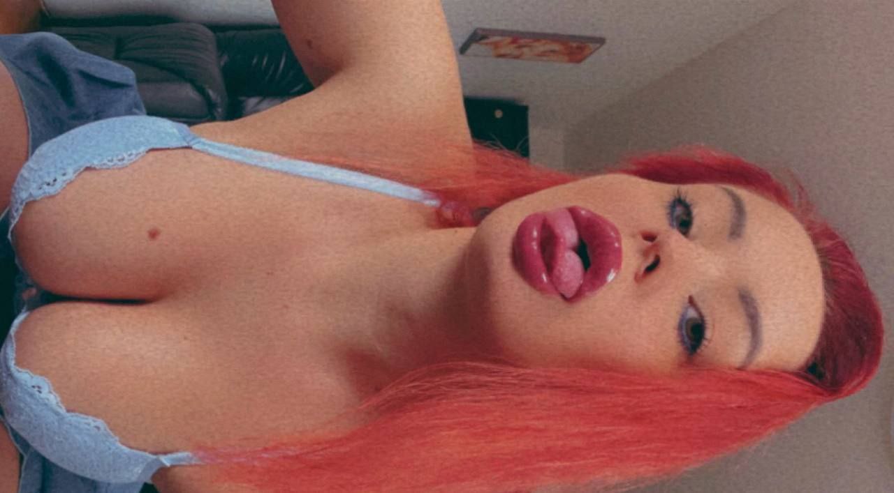 Anja Toncic Aka Stelladiamon13 Aka Stelladiamondd gemendo baixinho sozinha