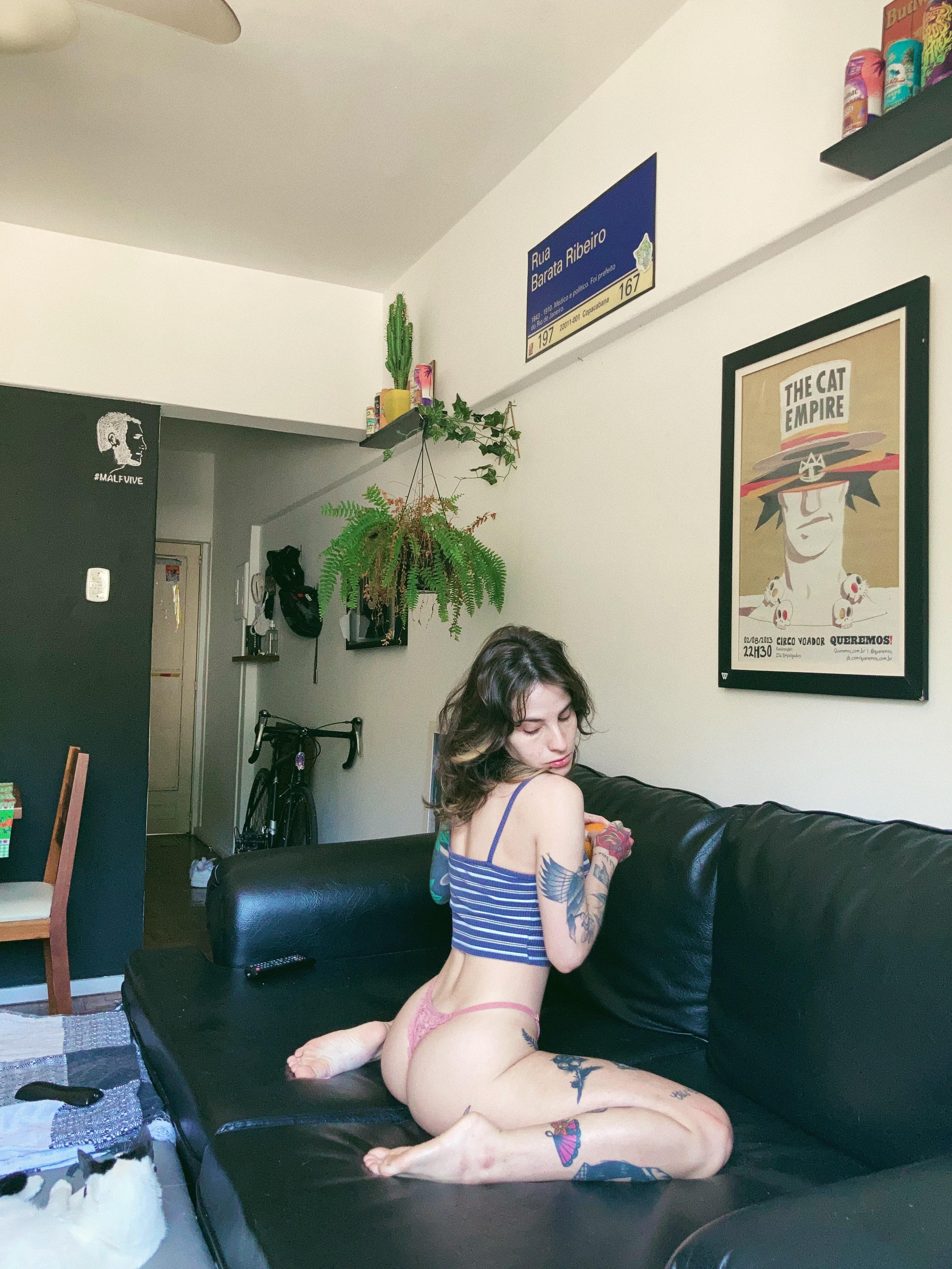 Thata_prd Thata.prd — OnlyFans vazado, de biquíni fio-dental na piscina 😈