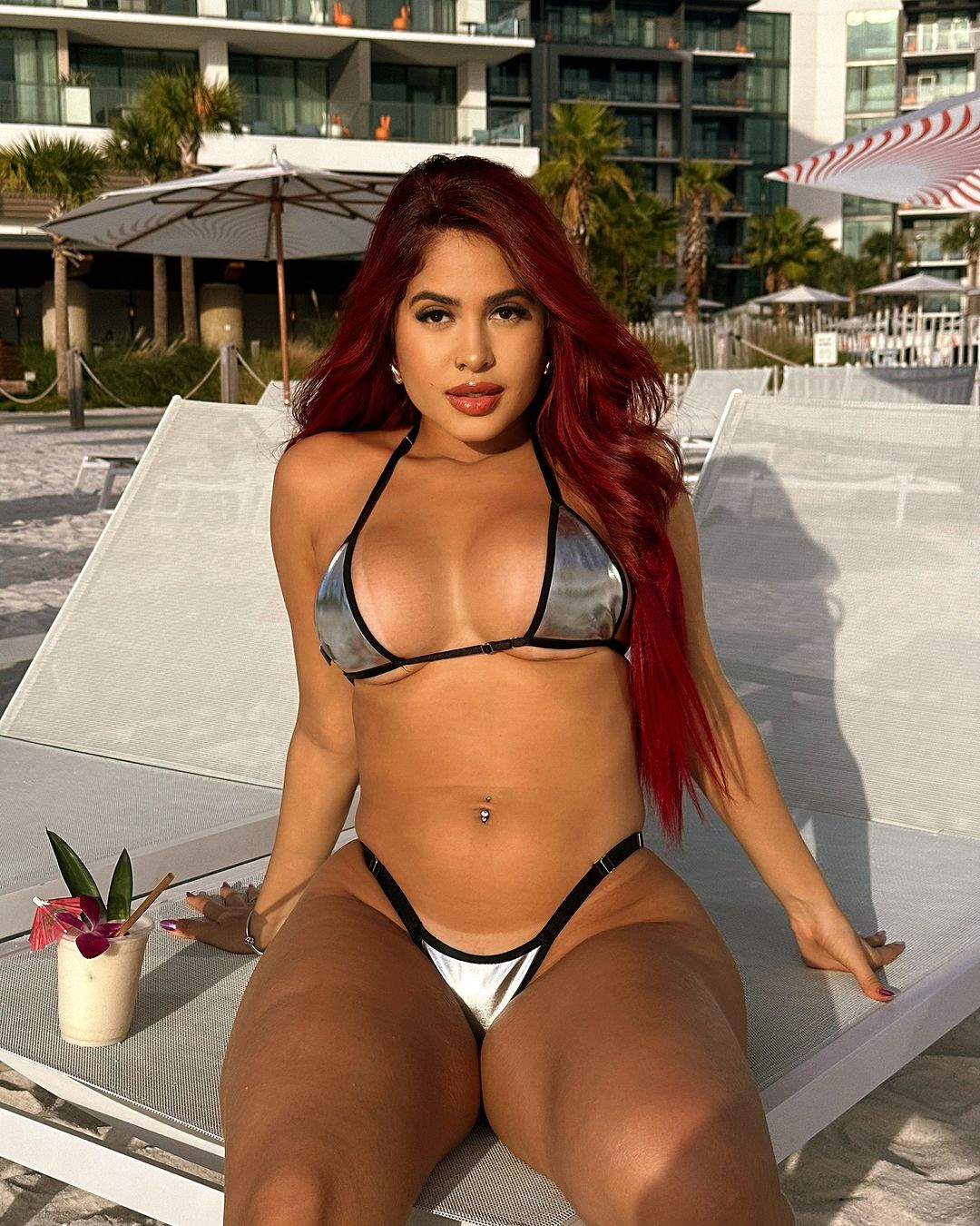 Safada Raissa Oliveira dançando funk sem roupa