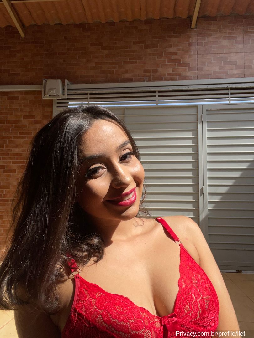 Letícia Rizie no chuveiro se ensaboando 😈