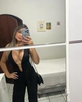 Vitoriagatinoni com o bumbum empinado na cama