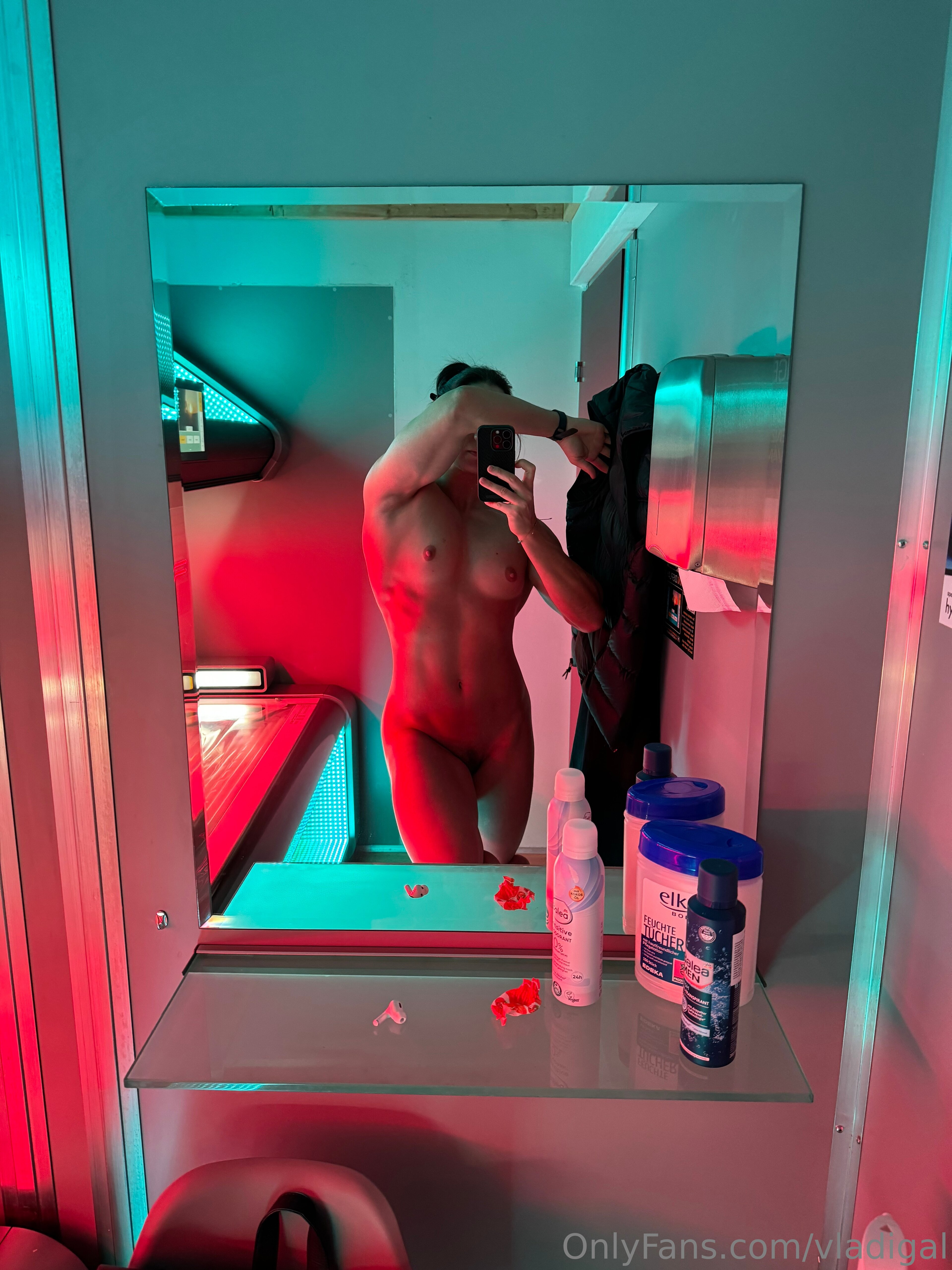 Com o bumbum empinado na cama — Vladislava Galagan