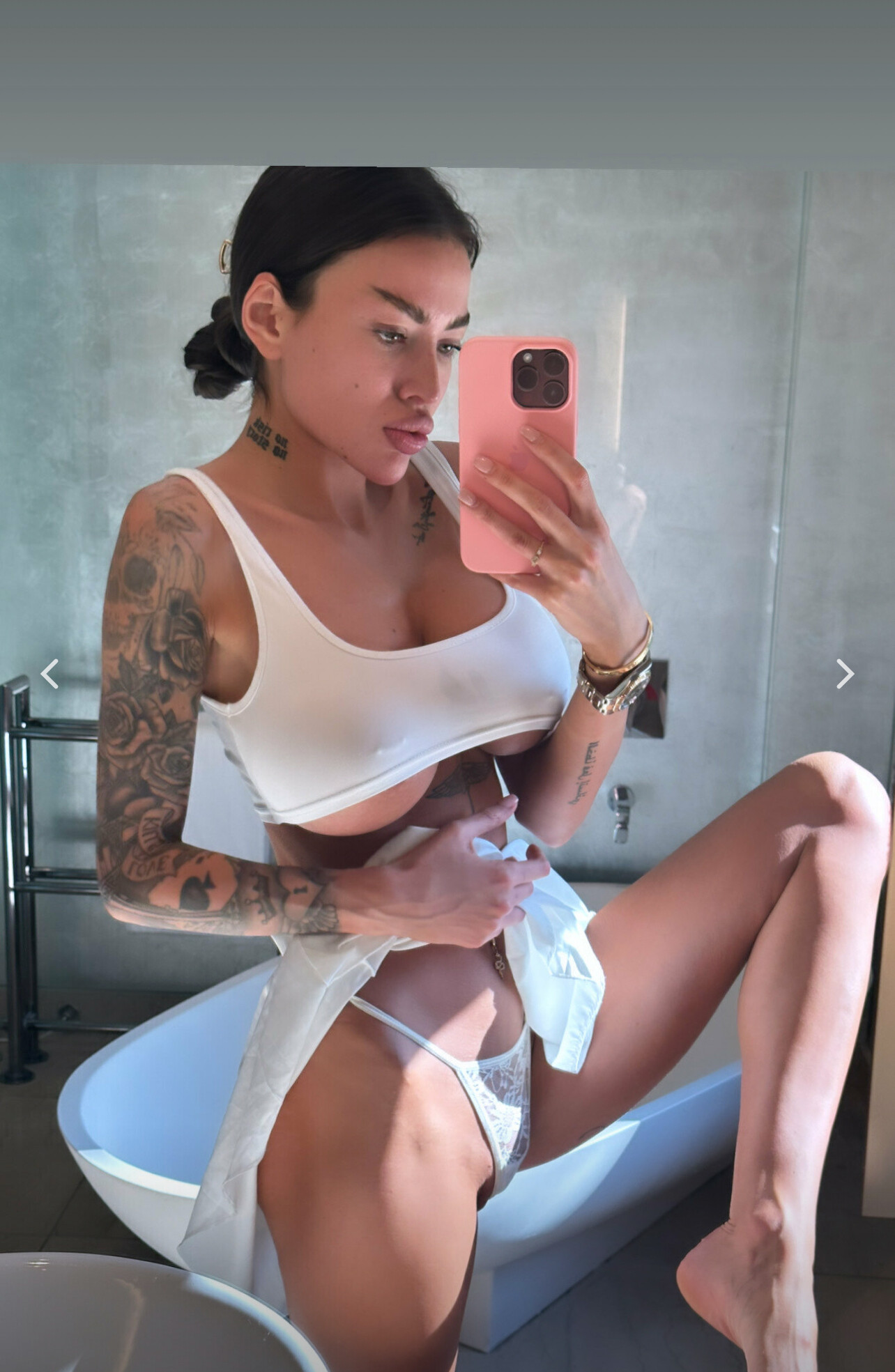 Conteúdo raro de Alena Omovych empinando a bunda pra câmera