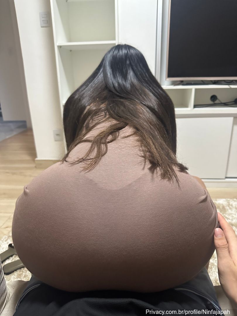 Ninfa Japa em vídeo caseiro, Fogosa de frente pro espelho sem roupa