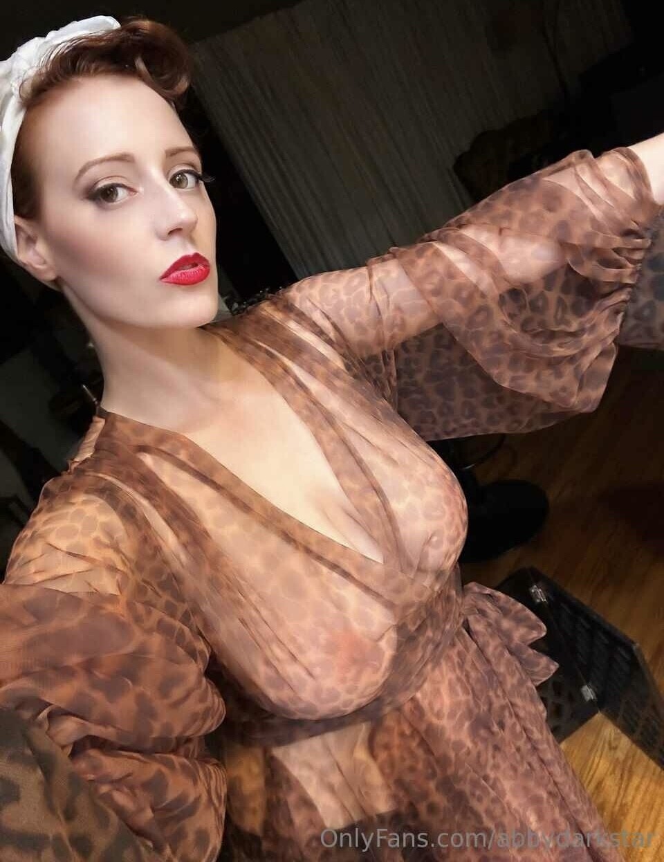 Abby Darkstar dançando funk sem roupa