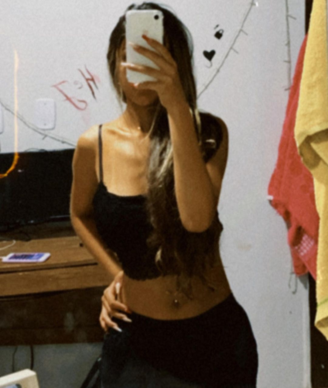 Num striptease completo — Jhennifer Rodriguess