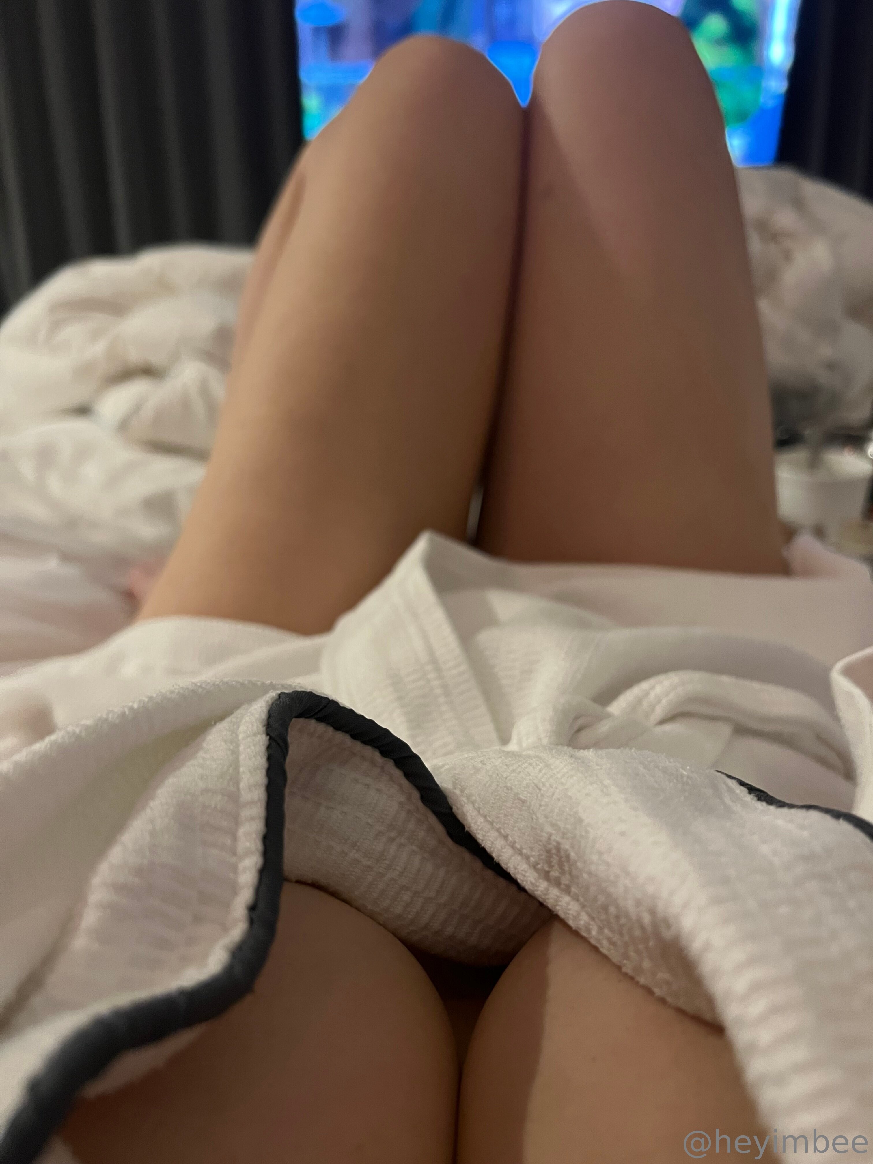 Com a bunda pra cima na cama — Heyimbee