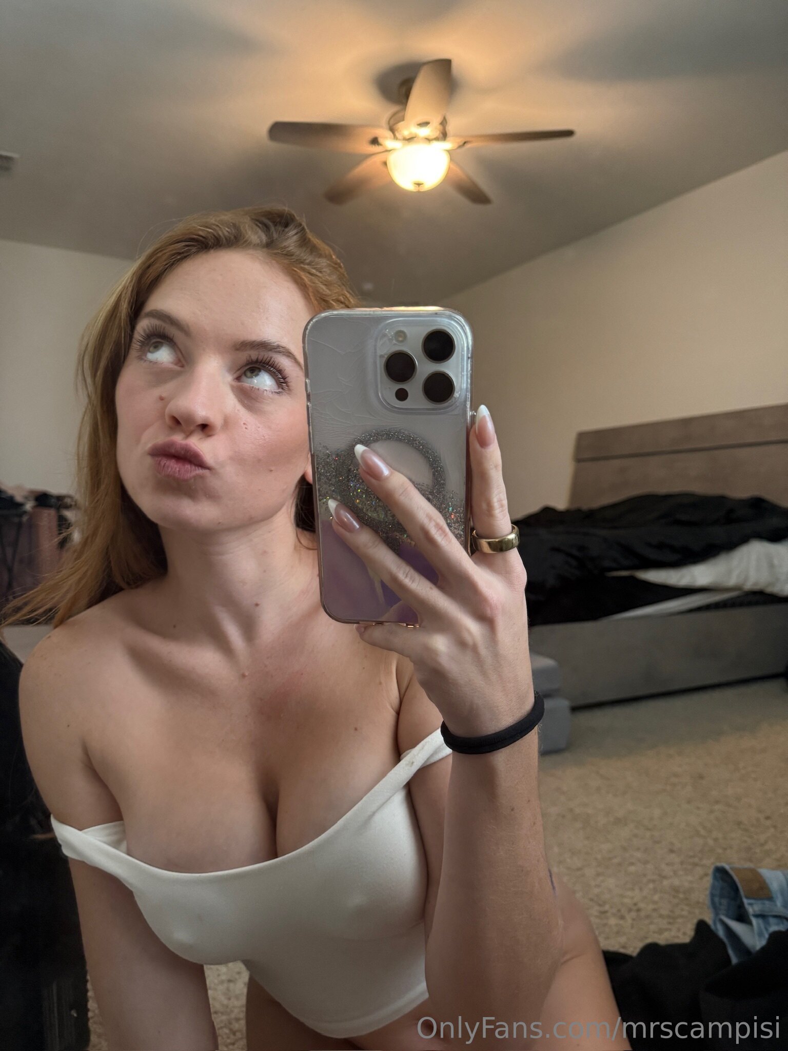 De quatro na cama — pack de fotos de Katelyn Seay Campisis vazado