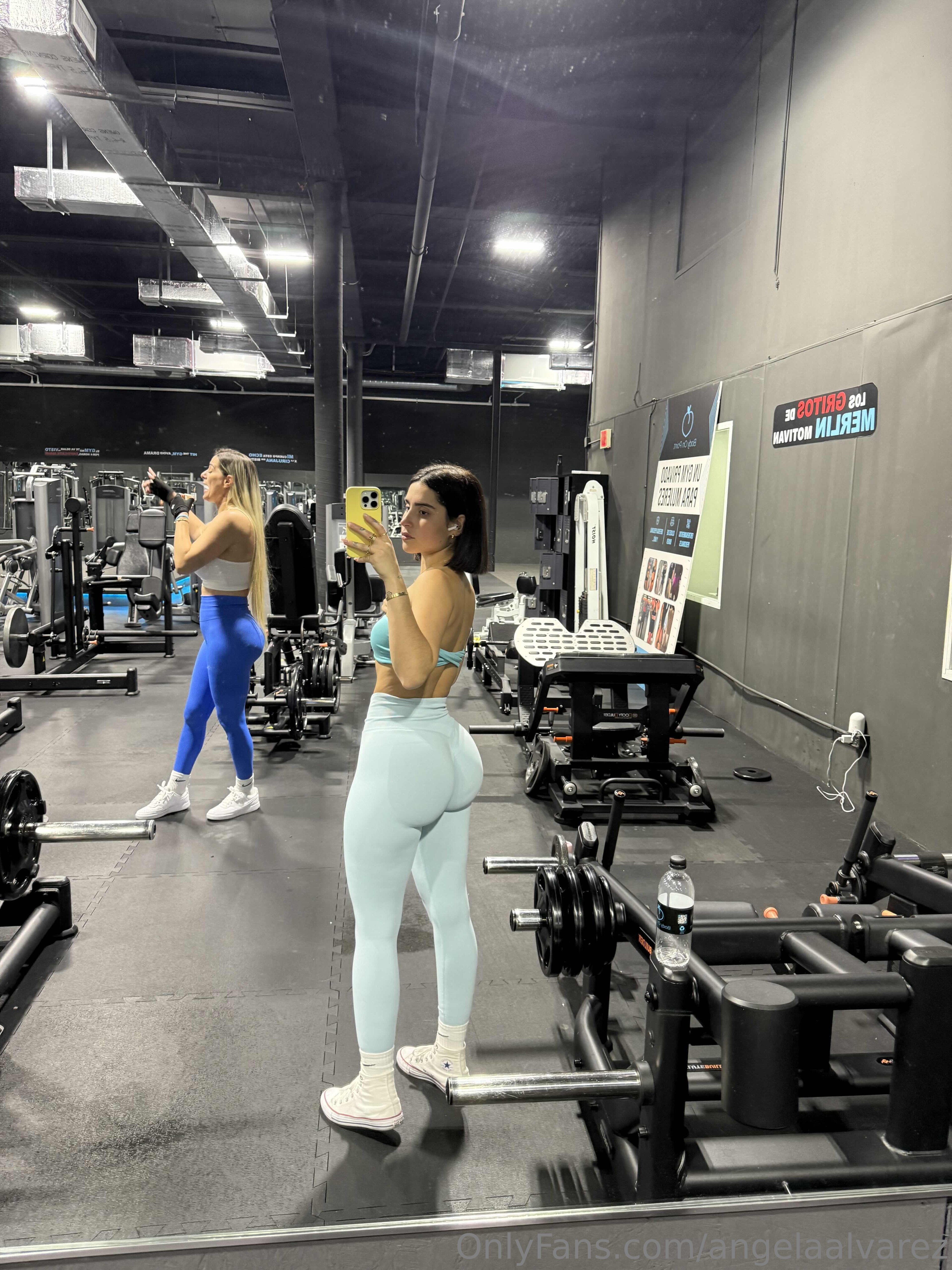 OnlyFans vazado: Angelaalvarez dançando de fio dental