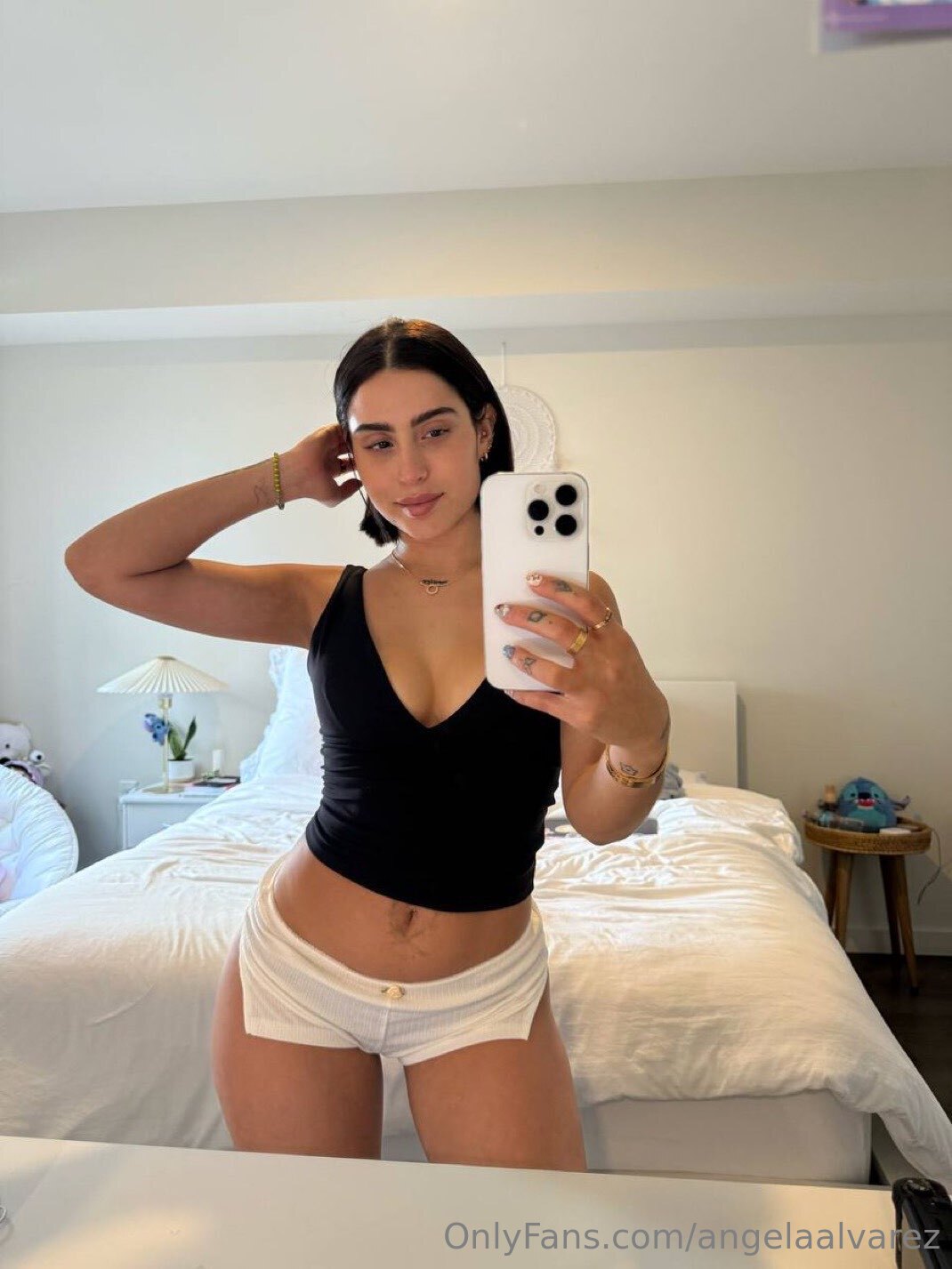 Angelaalvarez — OnlyFans vazado, de salto alto e mais nada