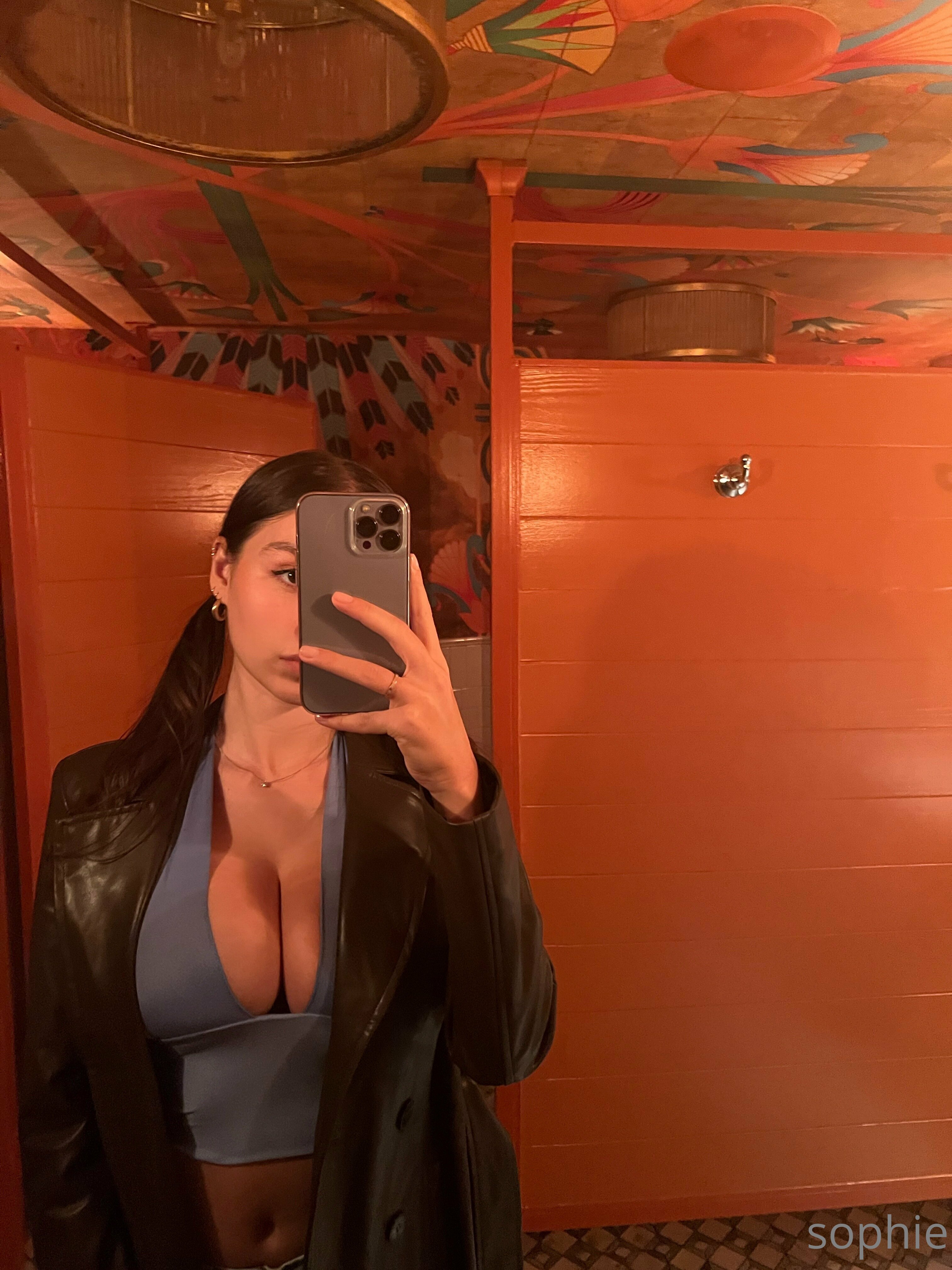 Provocando dentro do closet — pack de fotos de Sophie Mudd vazado