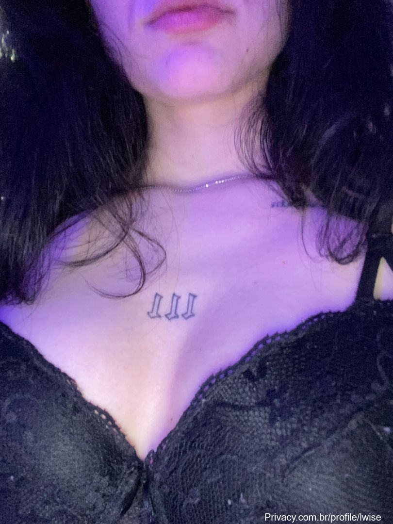 Lwise Luisa envolvente, toda molhada no banho