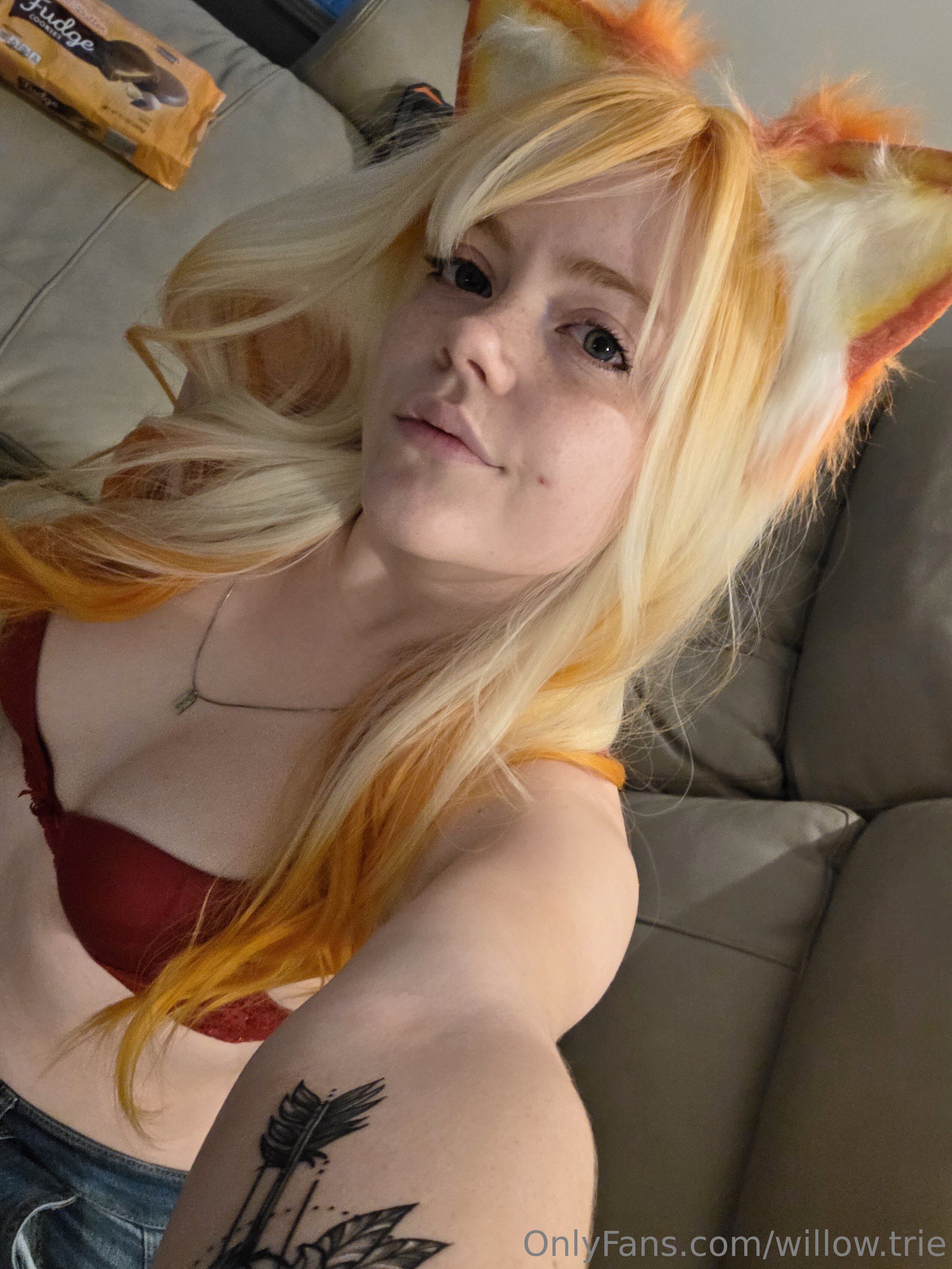 Mostrando demais, dançando de fio dental — pack de fotos de Willow.trie vazado