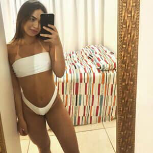Perfis Daily sapeca tirando a roupa bem devagar