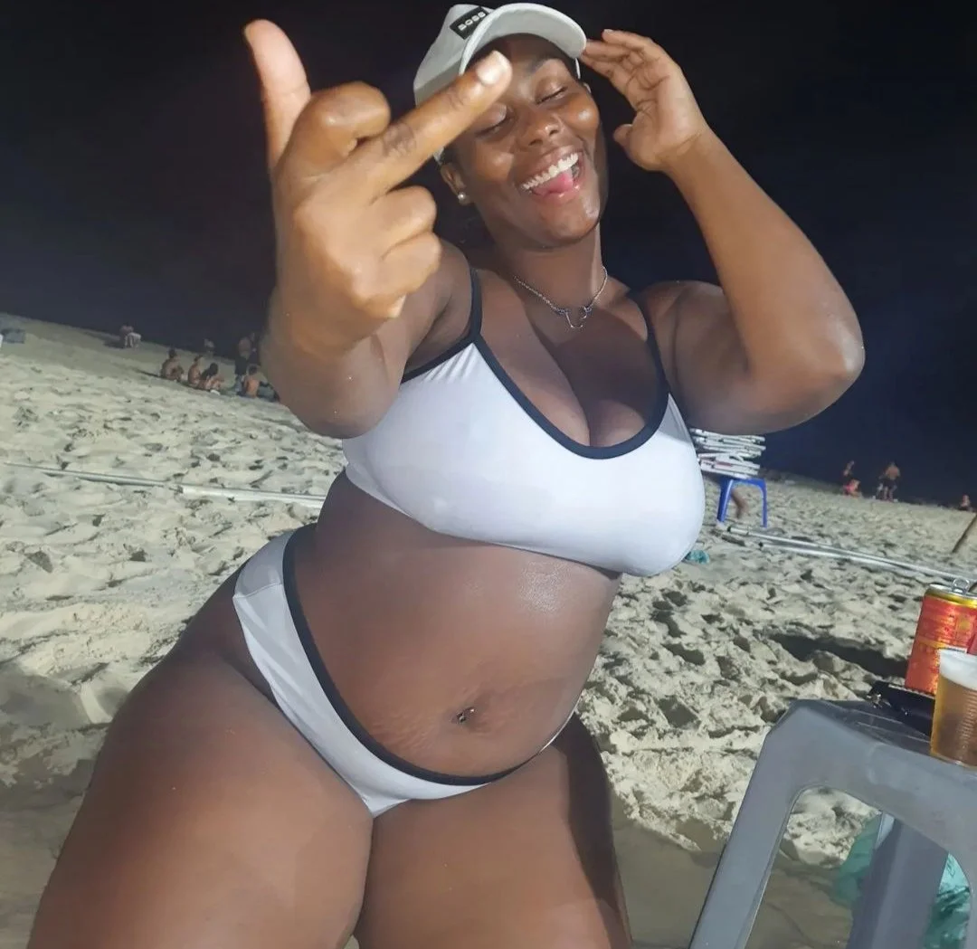 Faveladinhas do RJ só bblinda — de frente pro espelho sem roupa