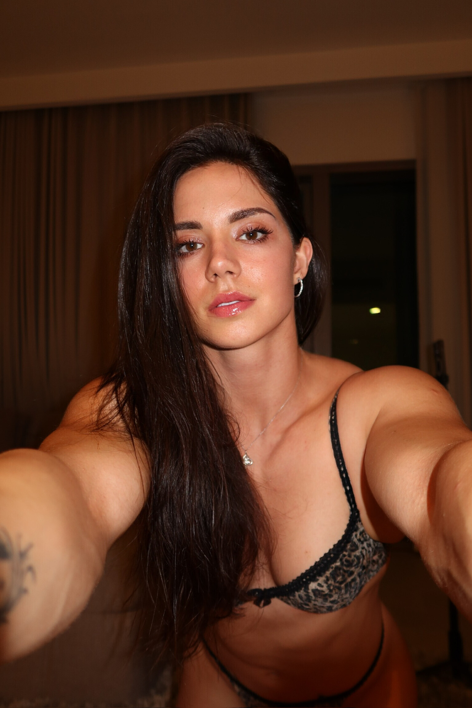 Deliciosa Vladislava Galagan provocando na webcam