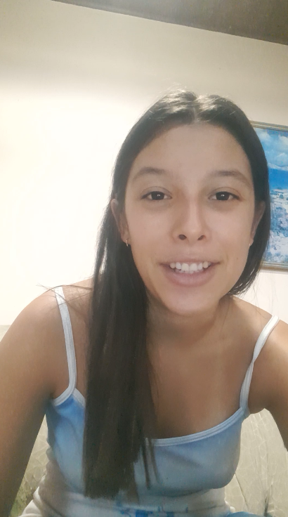 Corno Passivo — brincando sozinha na cama