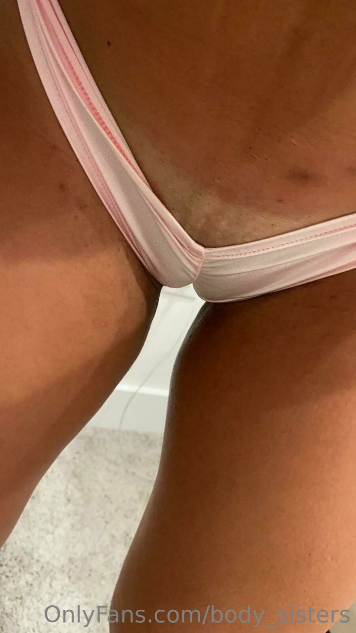 Bruna Luccas nua tomando sol na varanda 😏