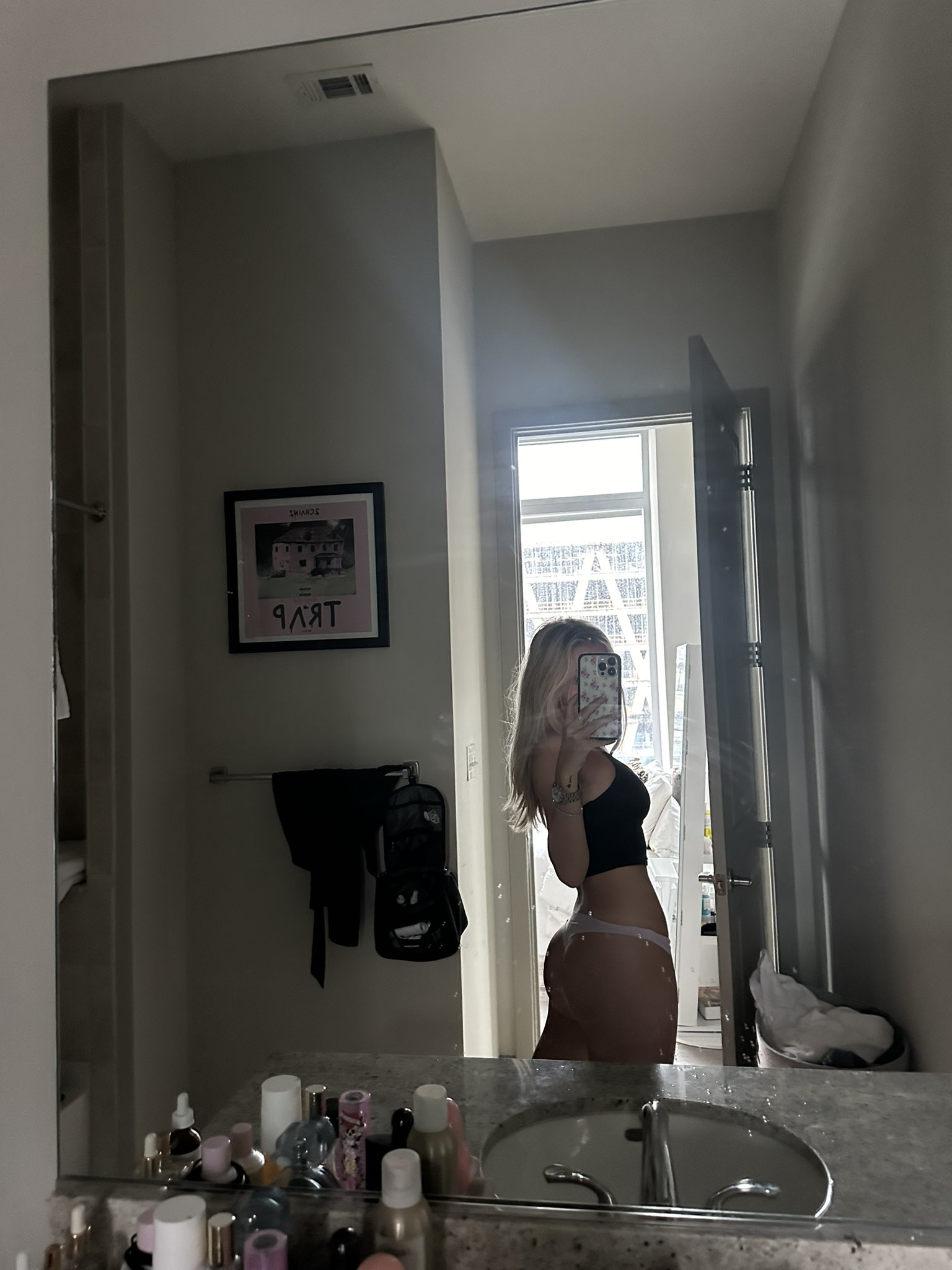 Lexi Drew — OnlyFans vazado, Flagra de brincando sozinha na cama