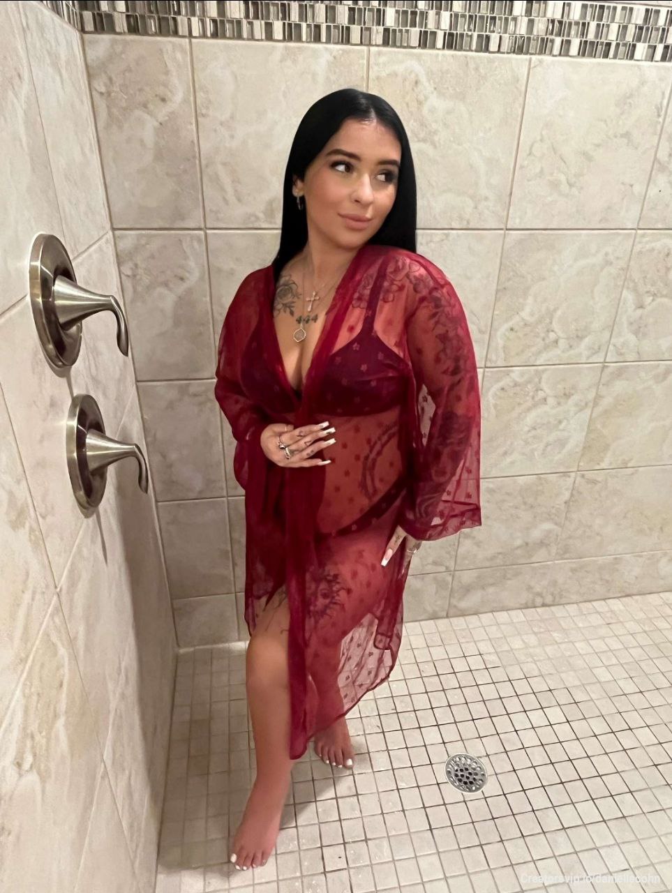 Registro íntimo de Danielle Cohn no motel sem censura