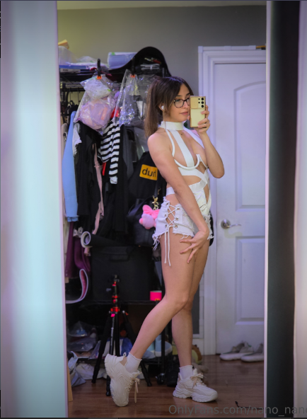 Pack vazado de Nano Nano: num striptease completo 🔥