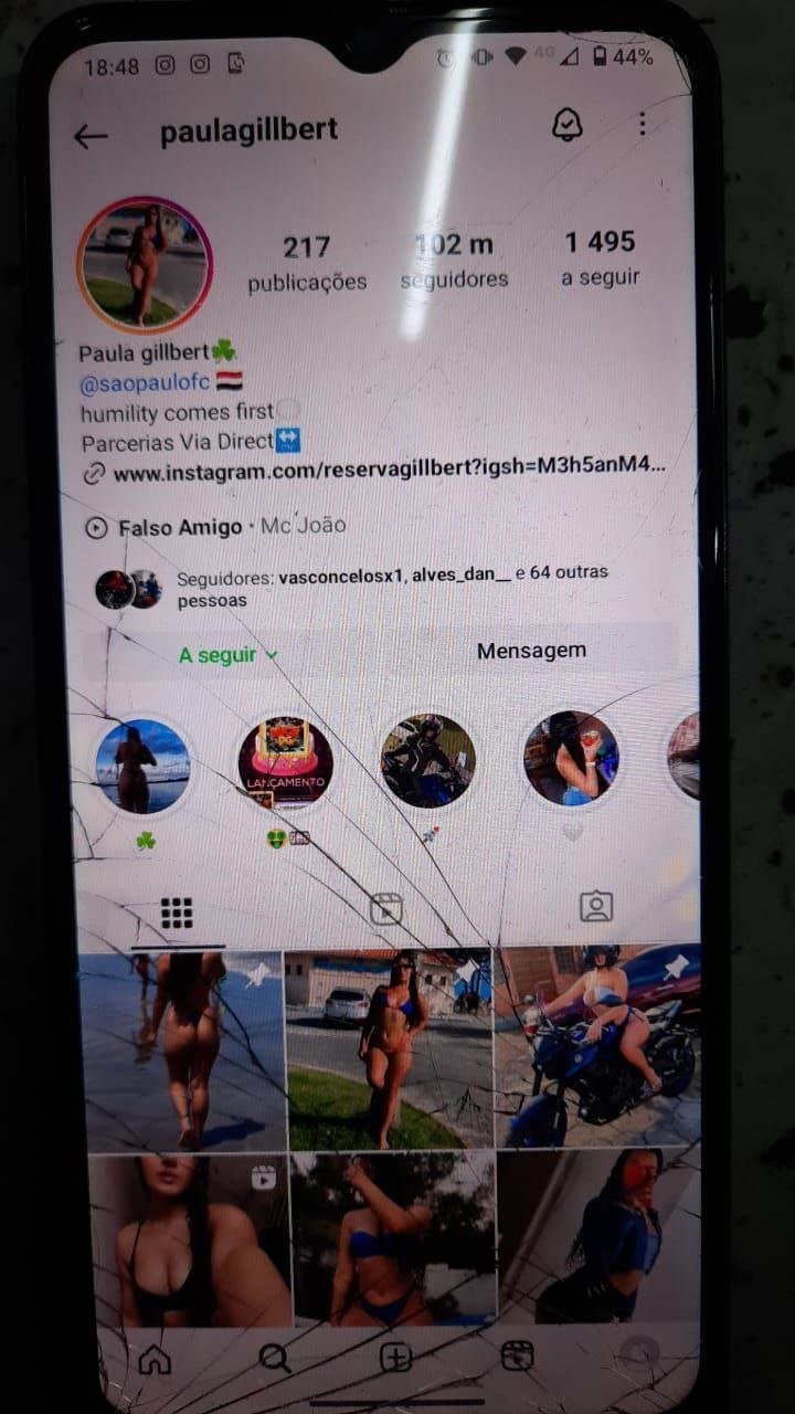 Sexo Grupal Amador: de quatro na cama