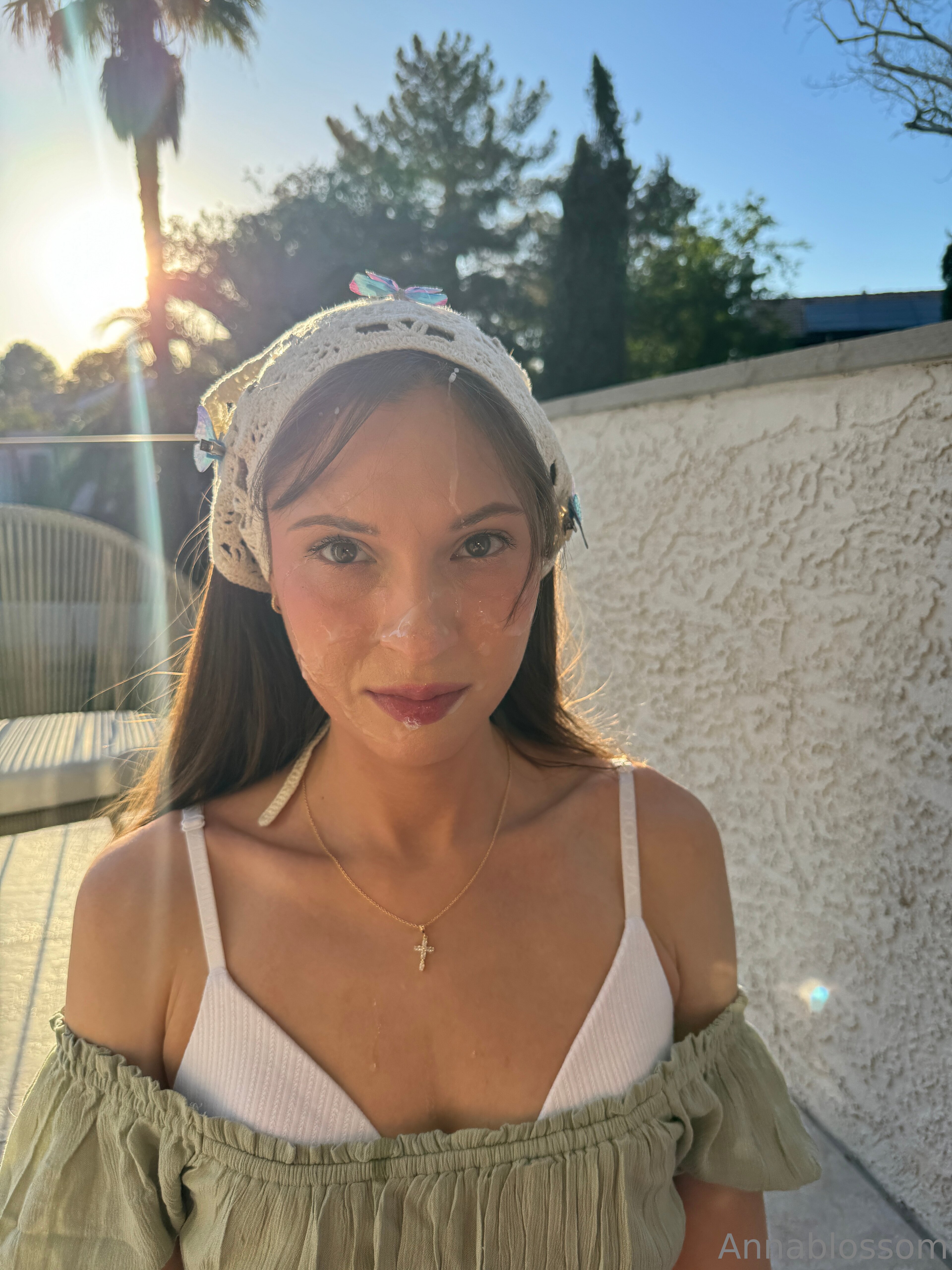 Anna Blossom nua, pelada e vazada