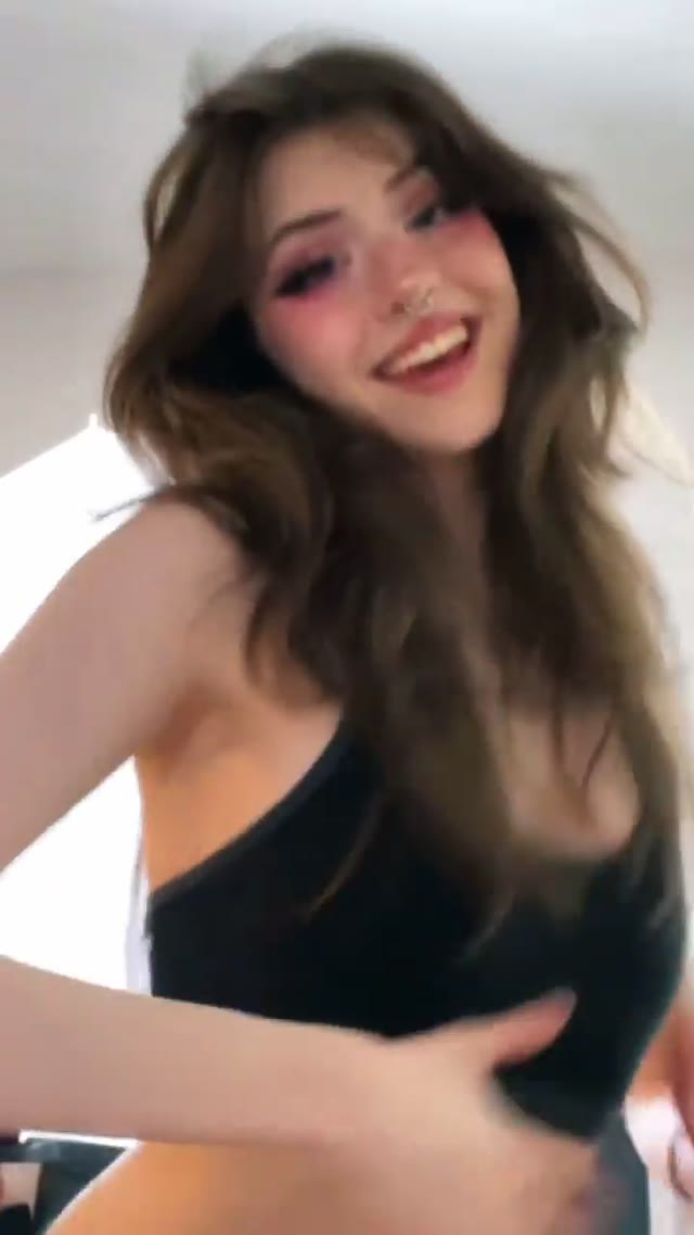 Hannah OwO safada assim que acordou