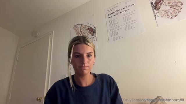 Ambie Bambii — tirando a roupa bem devagar