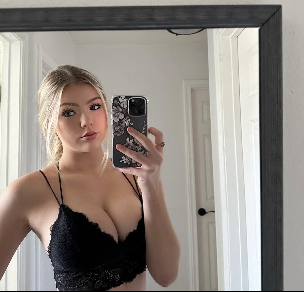 Vazou o privacy de Hailey Sigmond, se despindo devagar, dançando funk sem roupa