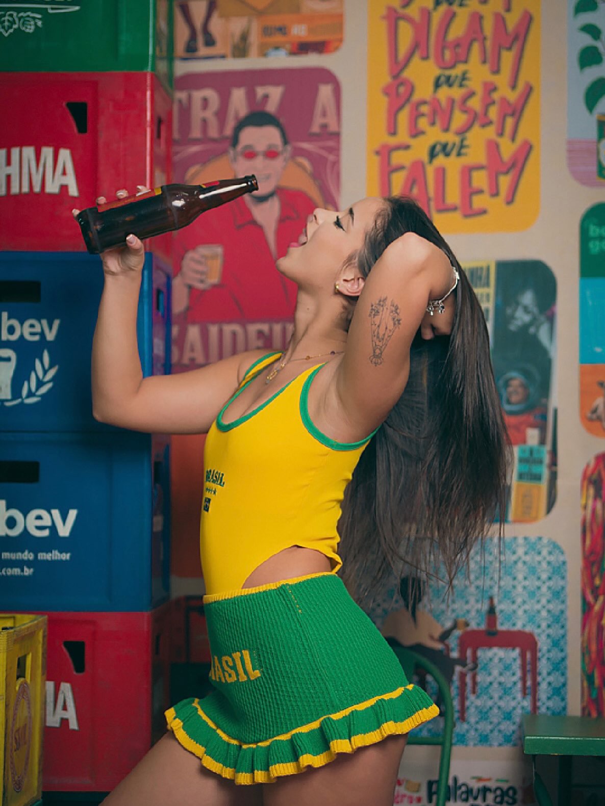 Rosa sentando gostoso no travesseiro 😈