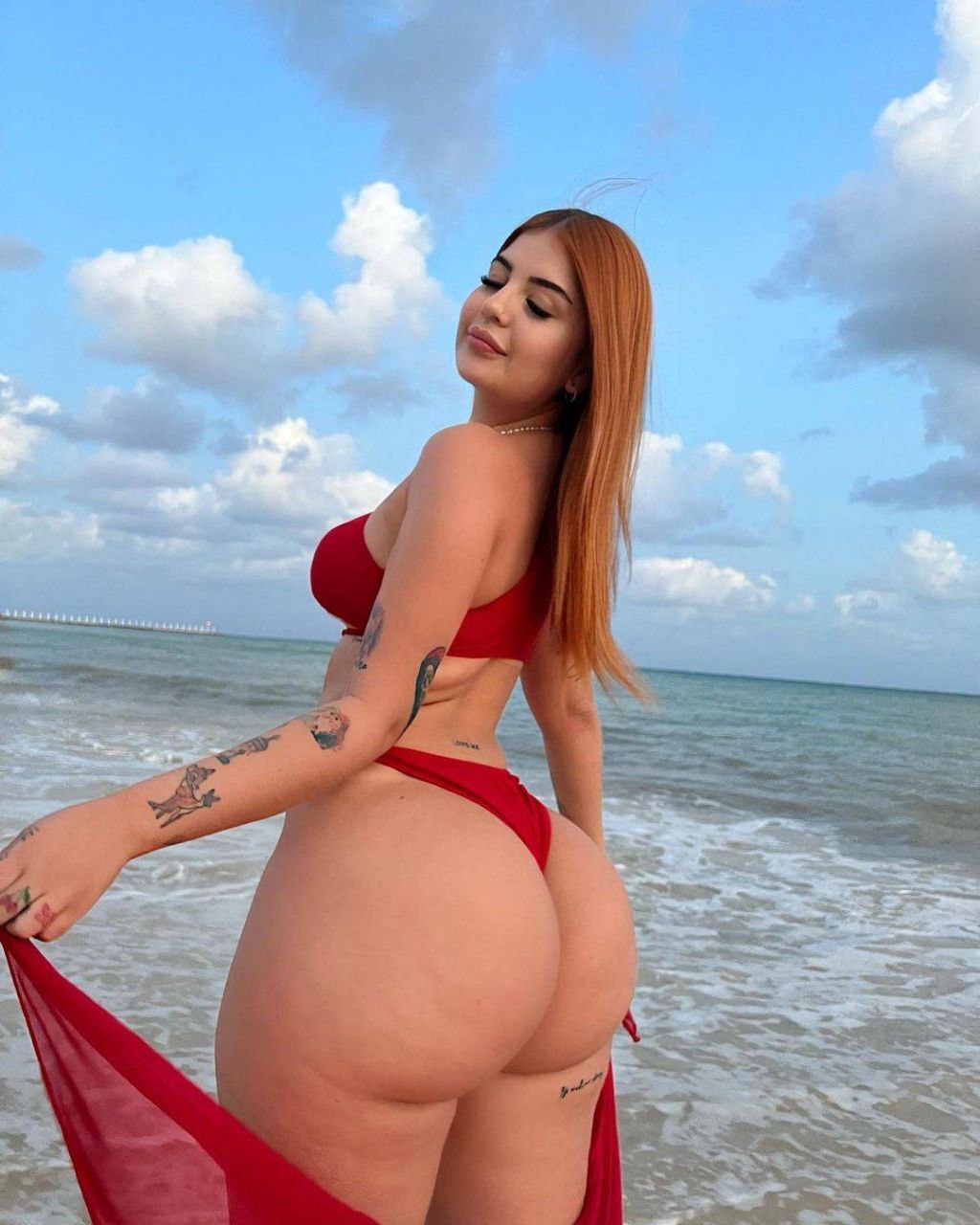 Isabela Ramirez — OnlyFans vazado, de calcinha fio na cozinha