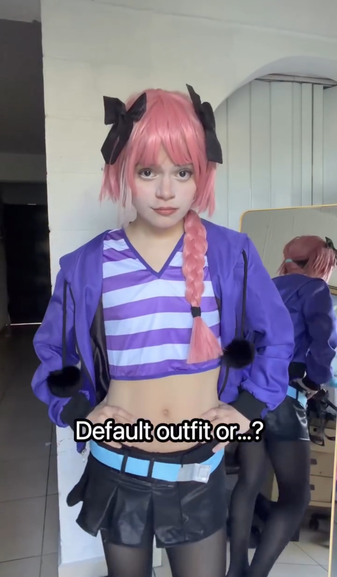 Nyu deliciosa, provocando de quatro no chão