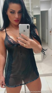 Provocando, gemendo baixinho sozinha — pack de fotos de Carla Bora vazado