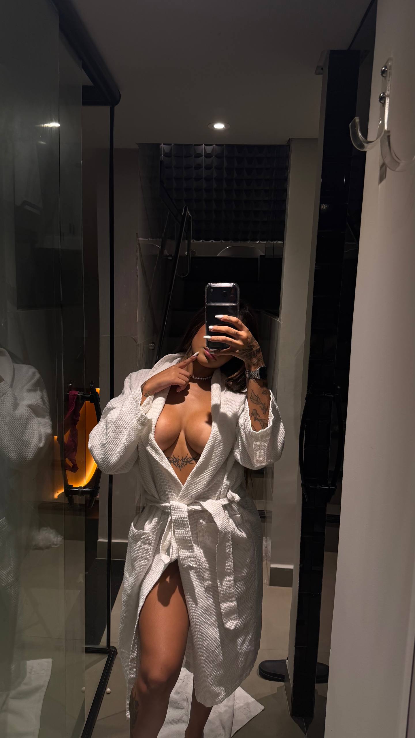 De calcinha fio na cozinha — Thaina Rocha