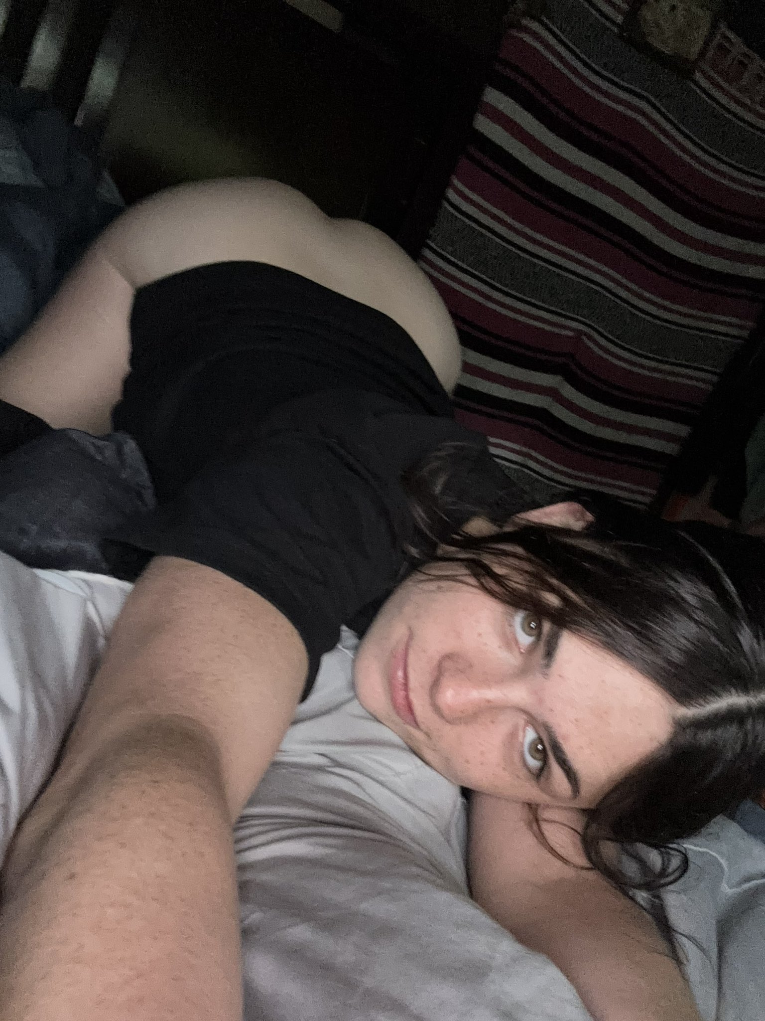 Pipe her more brincando sozinha na cama 😏