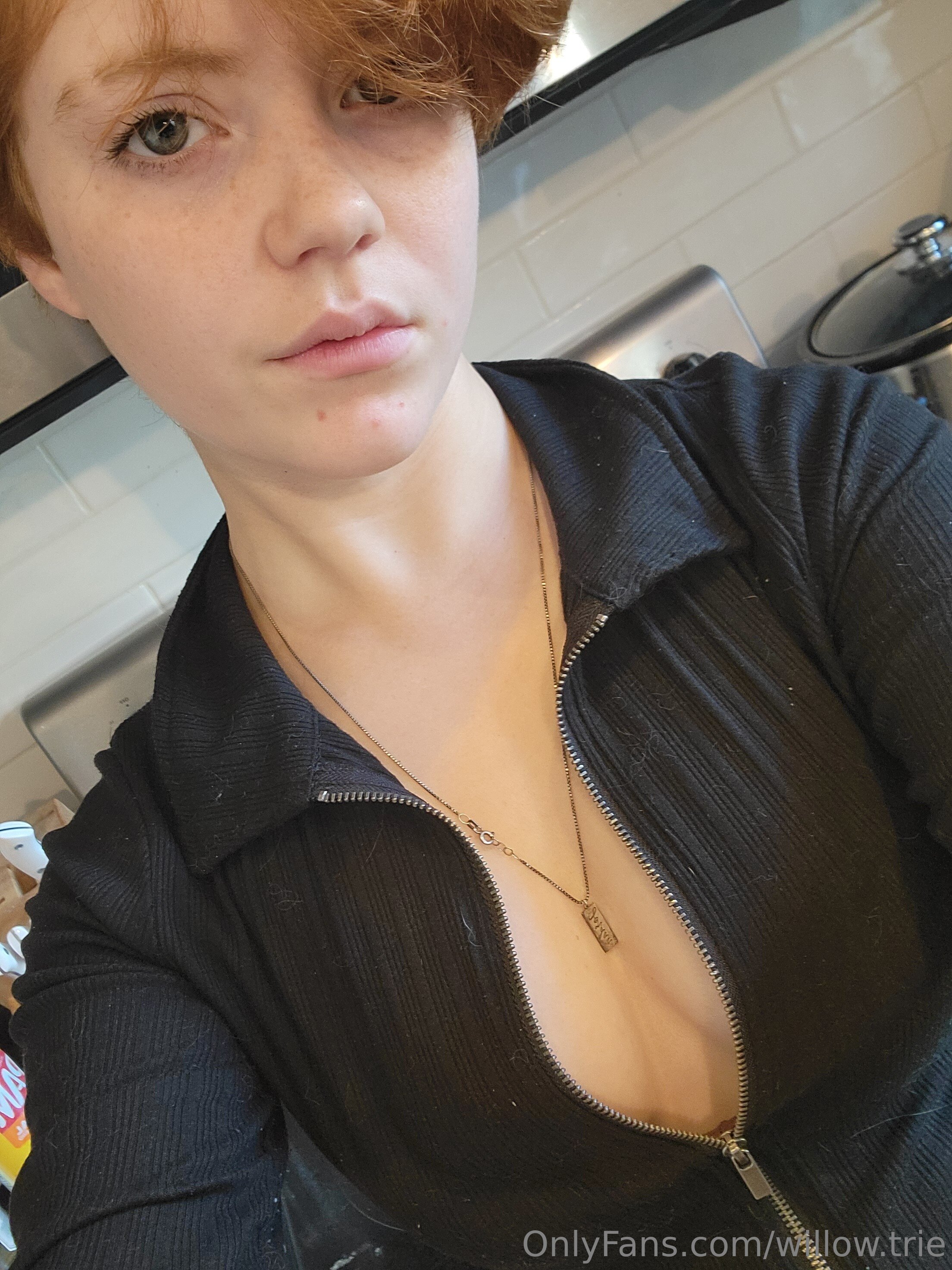 OnlyFans vazado: Willow.trie gostosa nua tomando sol na varanda