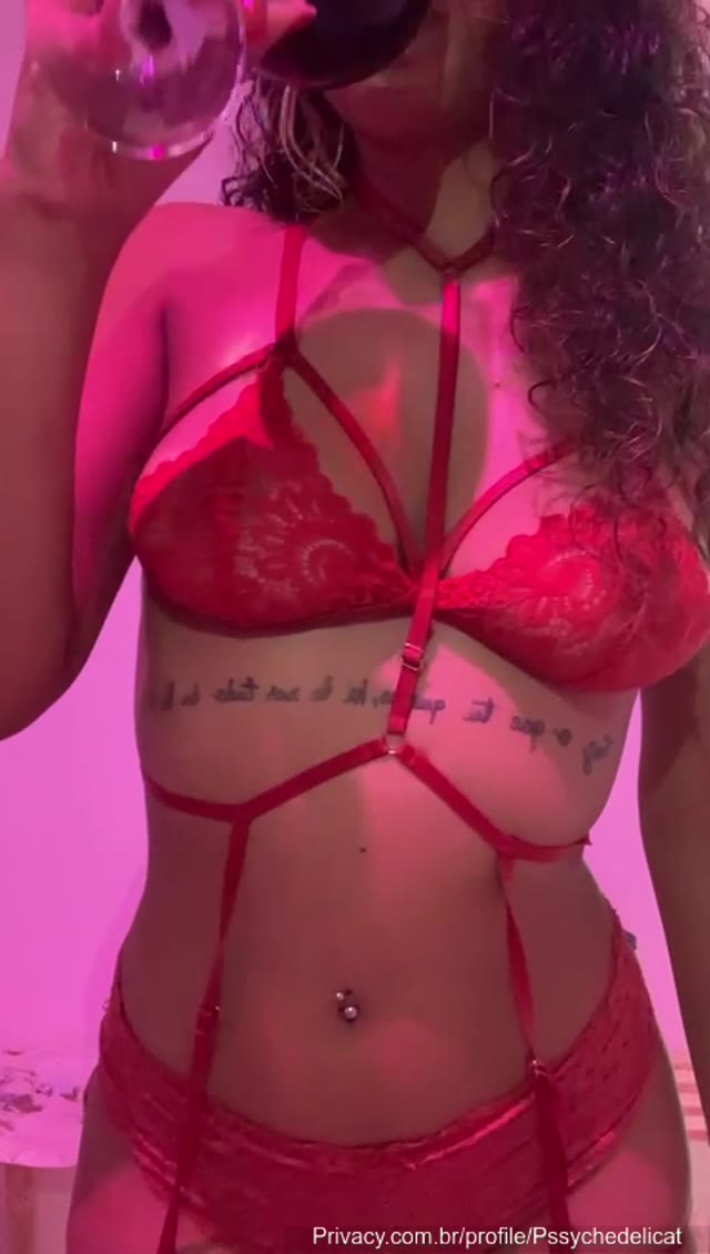 Cattofhell — empinando a bunda pra câmera