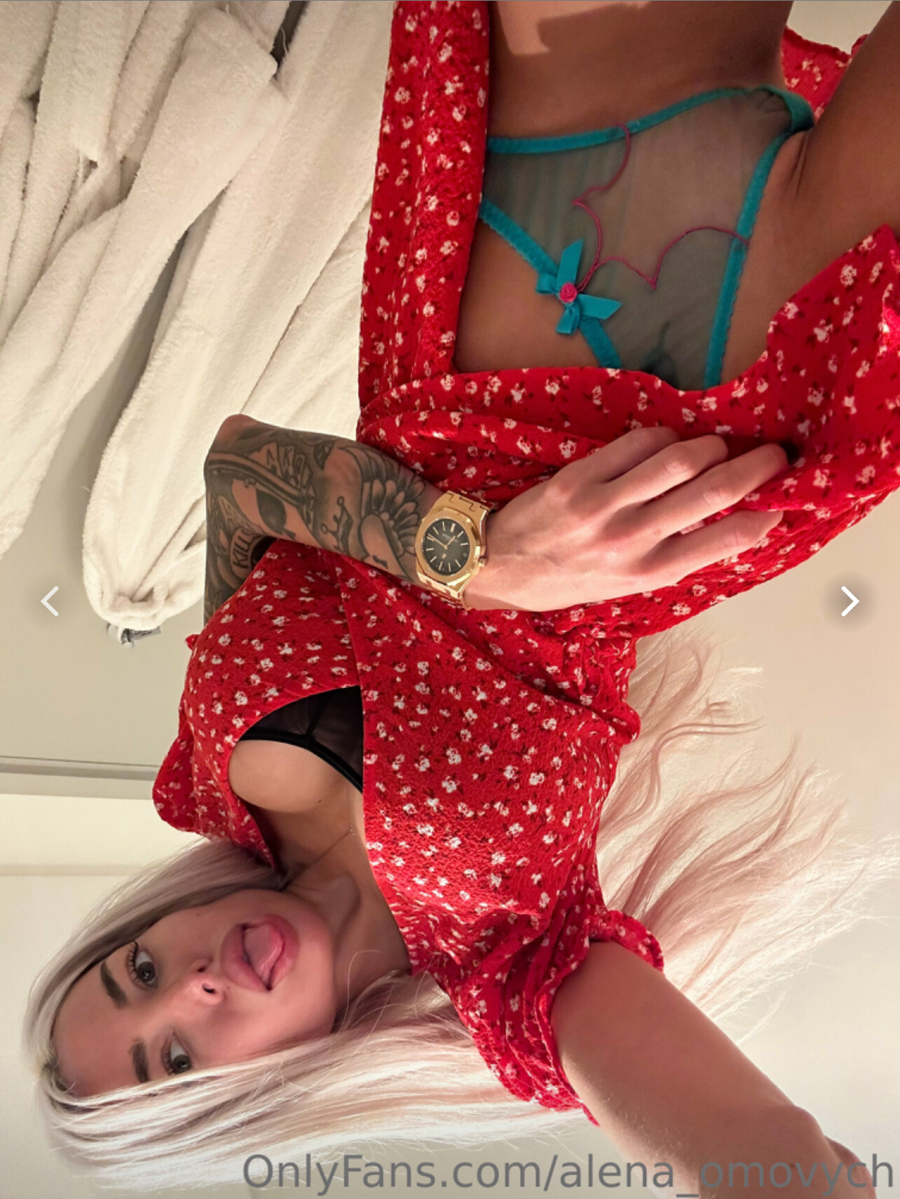Alena Omovych rebolando só de shortinho 🔥