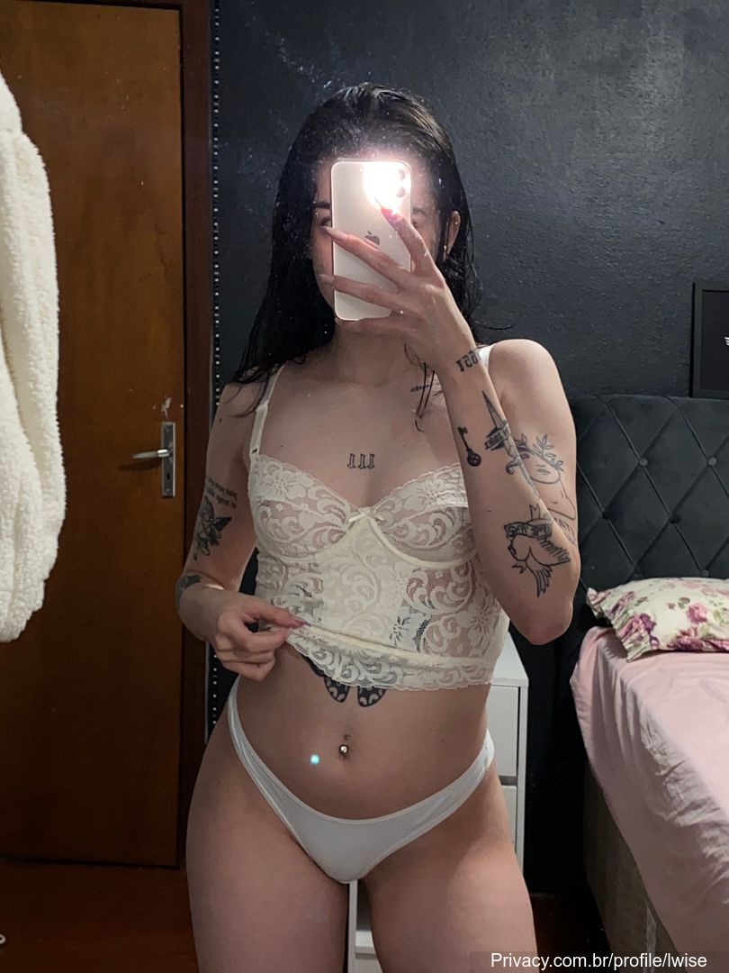 Lwise Luisa sedutora, provocando dentro do closet