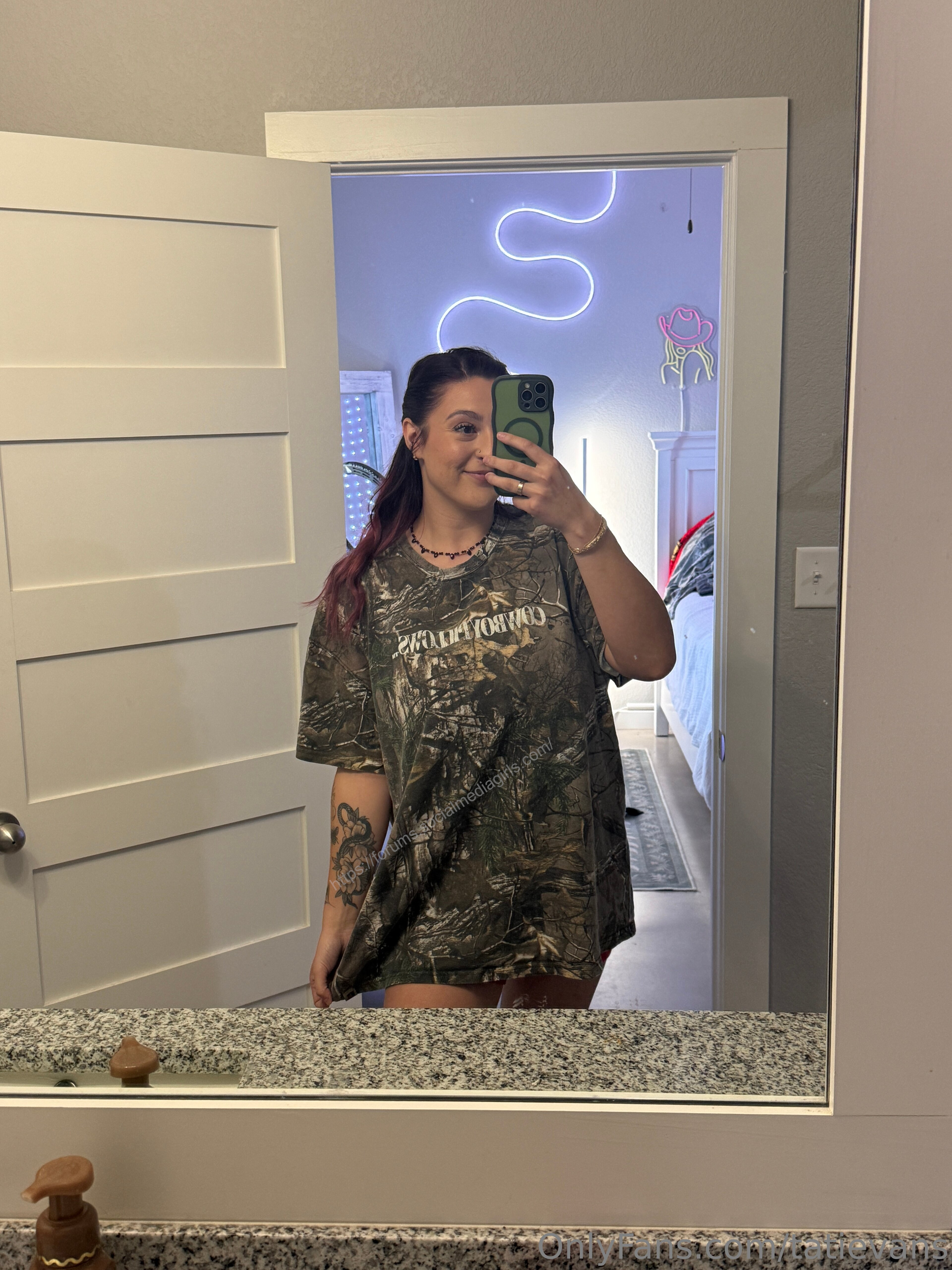 Vazou o privacy de Thatgirltati_ Aka Xoxo_t, tesuda de biquíni fio-dental